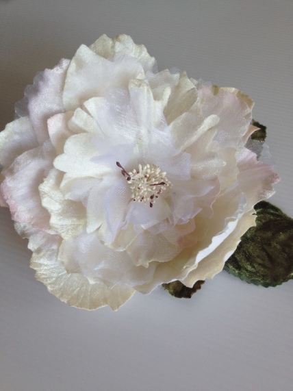 Velvet Cabbage Rose Cream/Ivory